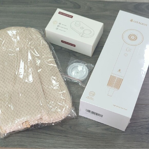 Lyealion Hair Dryer For All Hair Styles - Picture 2 of 7